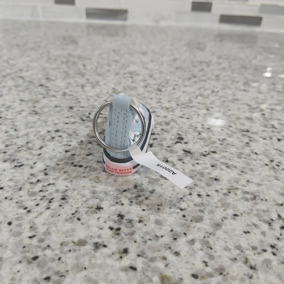 Converse x Hello Kitty Chuck Taylor All Star Keychain (Light blue, Cinnamoroll ) - Picture 3 of 5